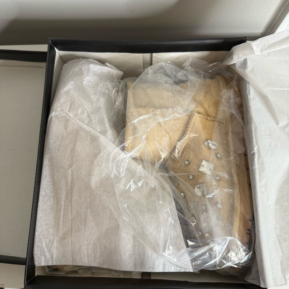 Azalea Wang - Tan Women's Winter Boots with Crystal Embellishments NWB US 7 - Picture 8 of 10